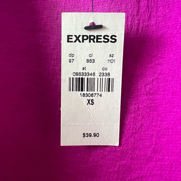 EXPRESS V-Neck Downtown Cami - Picture 7 of 9